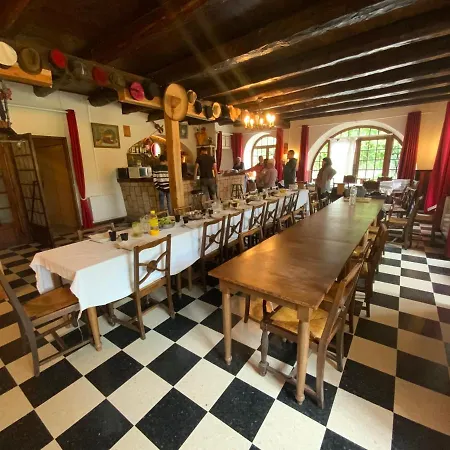 بيت ضيافة L'oustaliere Saint-Georges-de-Levejac